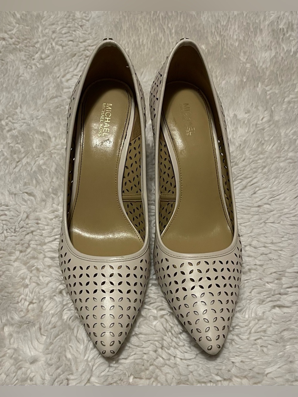 Michael Michael Kors Cream Dorothy Flex Pump Lasered Leather Heels  Size 8M